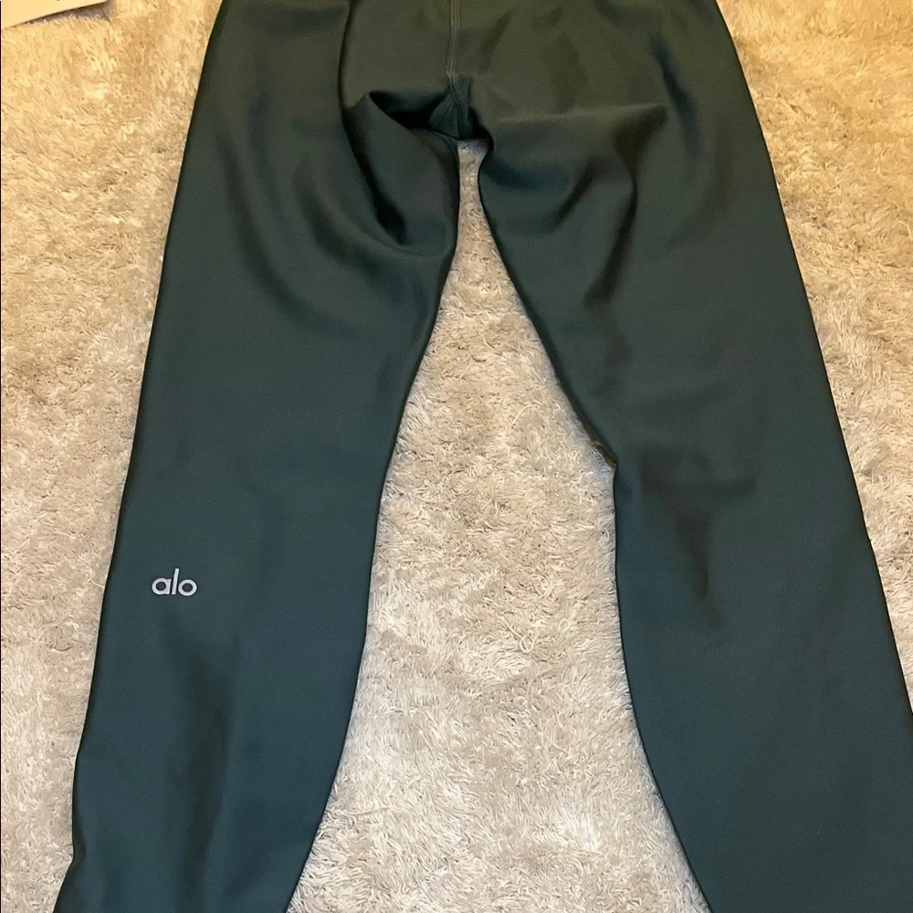NWT Alo 7/8 High-Waisted air lift Leggings in winter Ivy. XS. - Picture 5 of 8